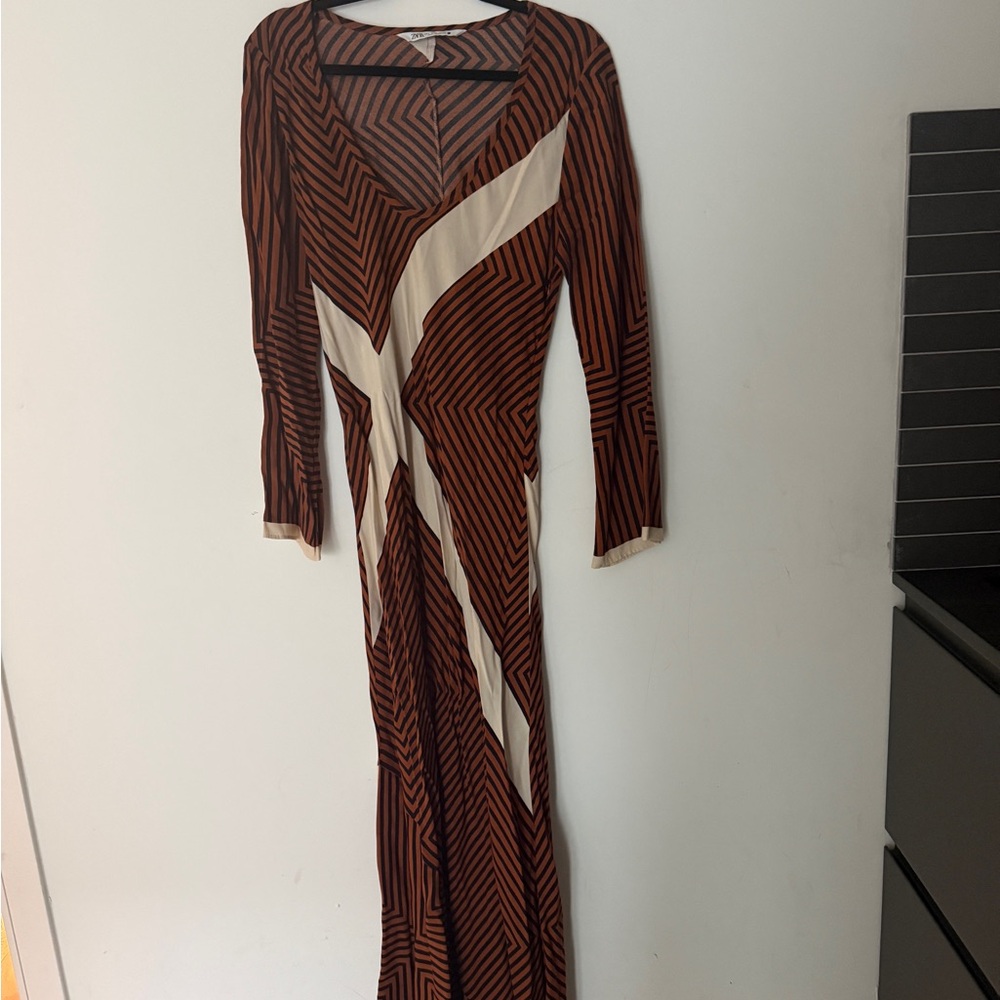 Zara Brown and Cream Long Sleeve Dress - Picture 9 of 14
